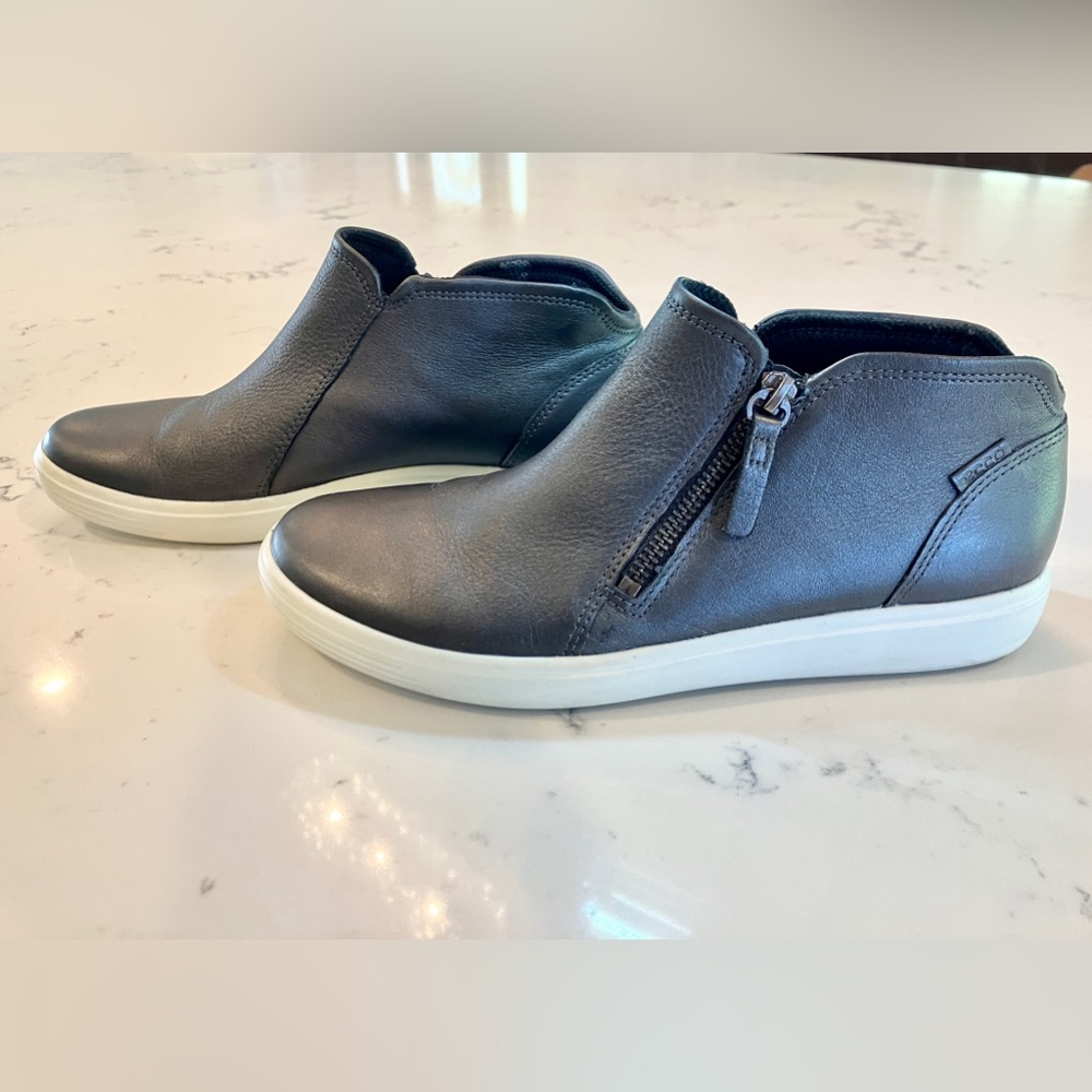 ECCO Soft 7 Side Zip Low Cut Leather Sneaker Ankle Bootie Sz 9-9.5 (EU 40)